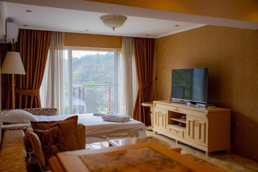 Luxury 'rich' Apartment