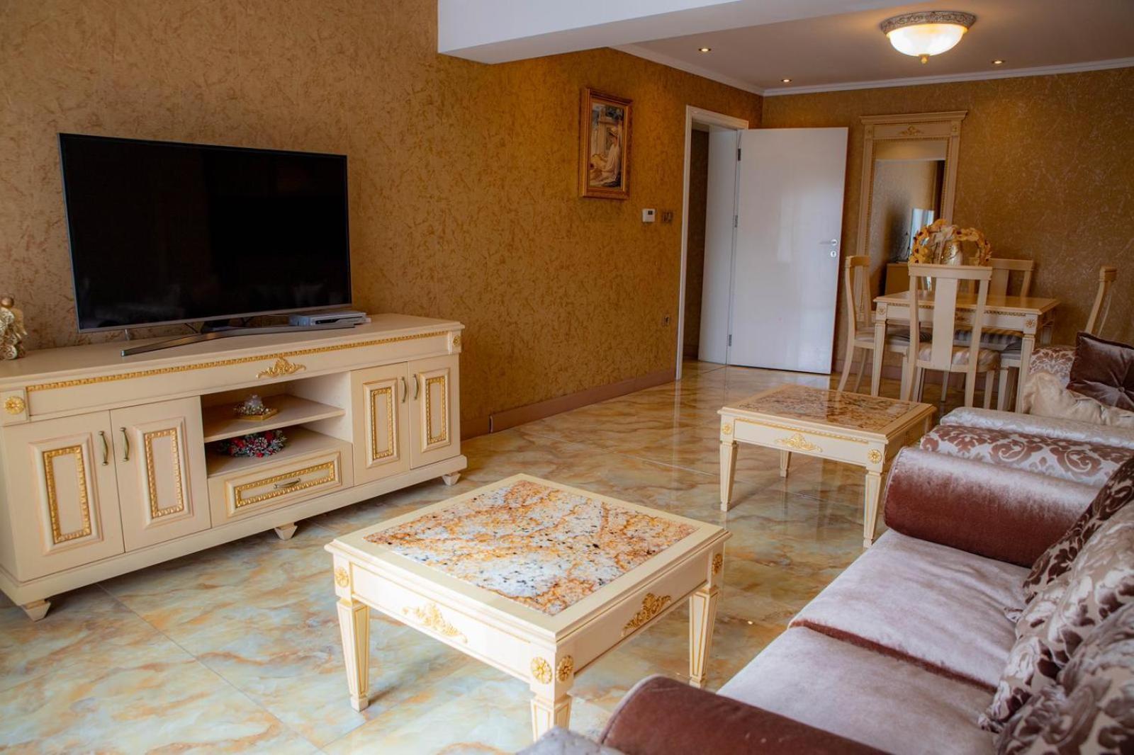 Luxury 'rich' Apartment